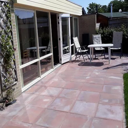 With South-facing Garden Σπίτι διακοπών Sint Maartensvlotbrug