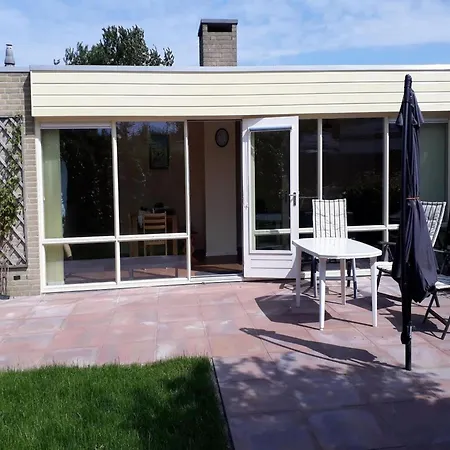 Сasa de vacaciones With South-facing Garden