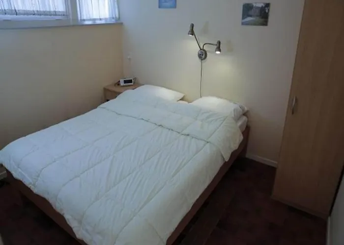 With South-facing Garden Сasa de vacaciones Sint Maartensvlotbrug