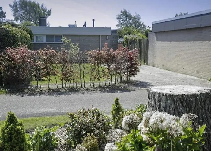 With South-facing Garden Сasa de vacaciones *