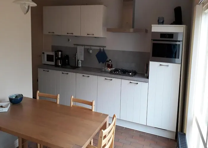 With South-facing Garden Сasa de vacaciones *