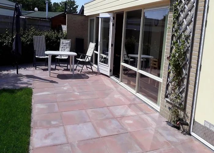 With South-facing Garden Sint Maartensvlotbrug