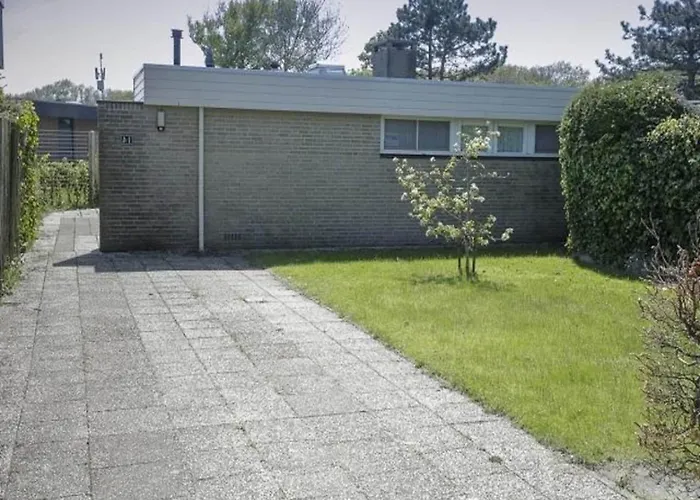 With South-facing Garden Сasa de vacaciones